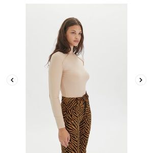 Urban Outfitters bodysuit size M